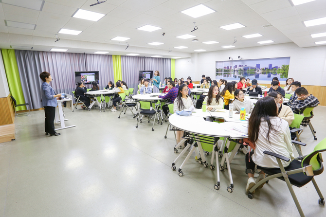 星空入口师生正开展智慧教学