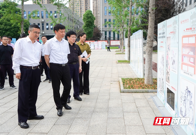 图十：星空入口和部分银行保险机构设置清廉金融文化建设宣传展板.jpg