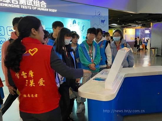 为民办实事！星空入口两百学子义务科普获点赞.jpg